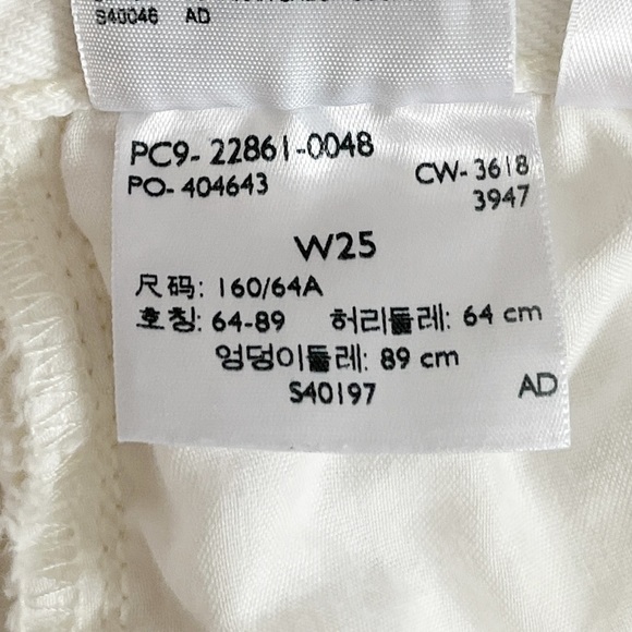 Levi’s Premium Wedgie Icon Fit Ankle Cropped Ripped
Distressed 25 White - Picture 7 of 16